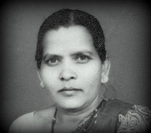 Sunitibai <b>Prasad Gaikwad</b> was born on 06th February 1934 at Buldana. - Suniti-Attu1-300x265